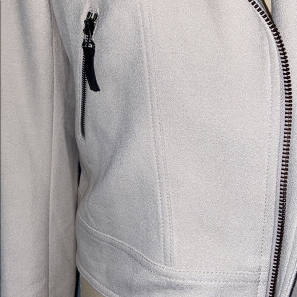 Clothes - Picture 3 of 5